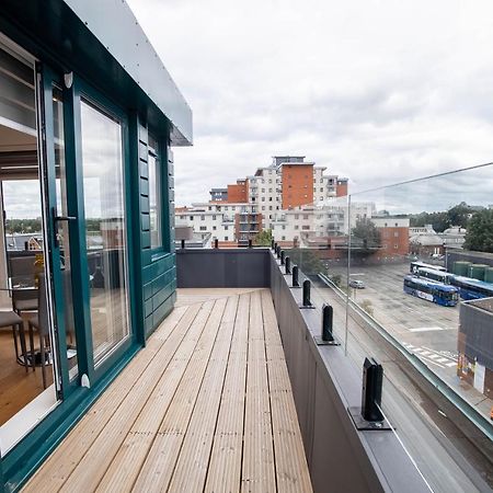 Two Bed Flat With Wrap Around Terrace Near Legoland, Windsor, Tube Station Apartment Slough Bagian luar foto
