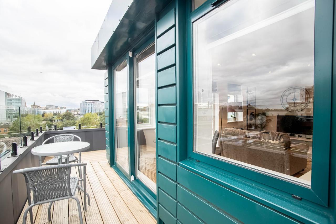 Two Bed Flat With Wrap Around Terrace Near Legoland, Windsor, Tube Station Apartment Slough Bagian luar foto